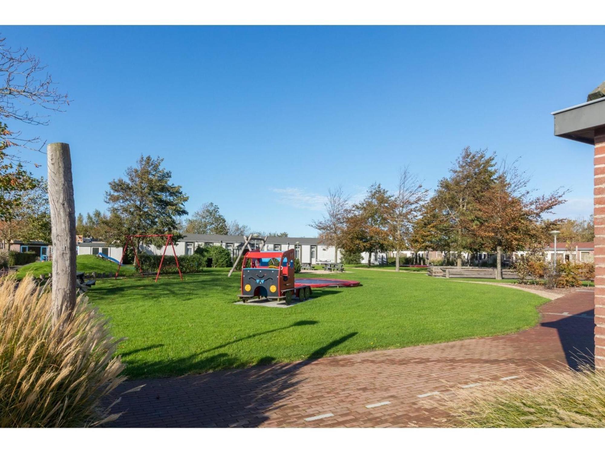 Family House On A Small Park With A Large Playing Field ซีรอสแกร์เกอ ภายนอก รูปภาพ