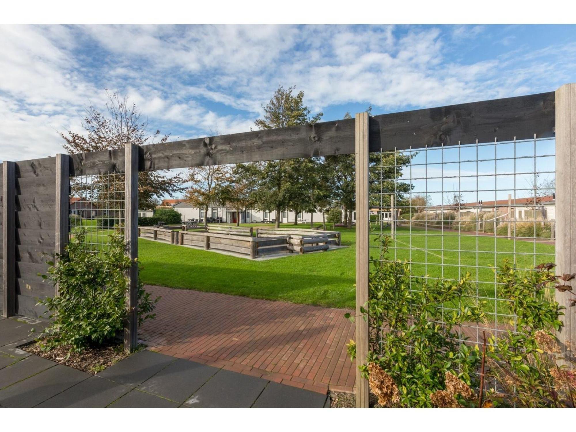 Family House On A Small Park With A Large Playing Field ซีรอสแกร์เกอ ภายนอก รูปภาพ