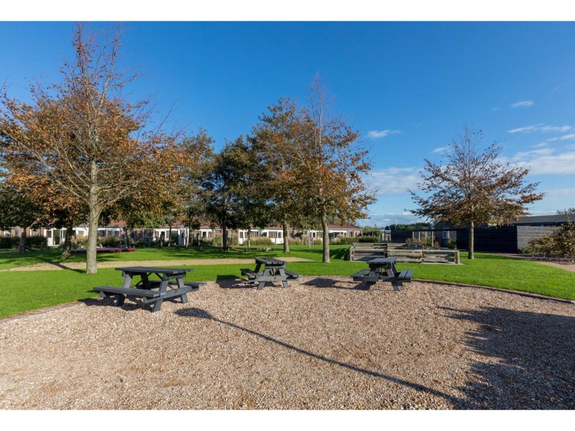 Family House On A Small Park With A Large Playing Field ซีรอสแกร์เกอ ภายนอก รูปภาพ